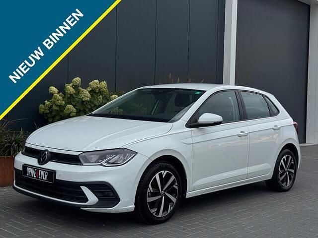 Wit Gebruikt 2022 VW Polo Life Hatchback | € 17.995 (Super prijs) - Afbeelding 1/4