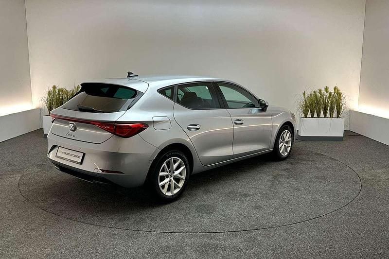 Occasion Seat Leon Business 110 PK (80 kW) 2024 Zilver Hatchback