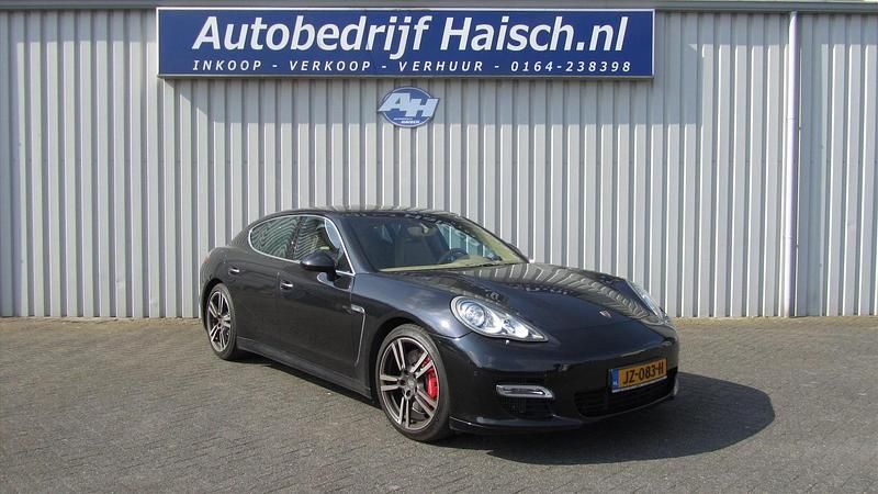 Zwart (metallic) Gebruikt 2011 Porsche Panamera Hatchback | € 44.500 (Eerlijke prijs) - Afbeelding 1/4
