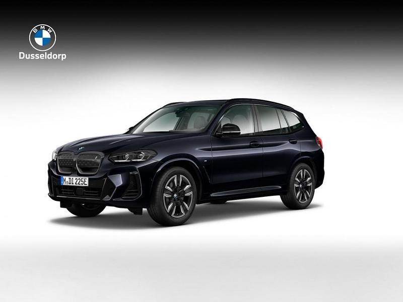 M carbonschwarz metallic (zwart metallic) Gebruikt 2024 BMW iX3 Comfort Edition SUV | € 49.950 (Super prijs) - Afbeelding 1/2