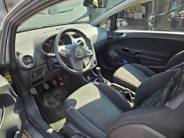 Grijs Gebruikt 2012 Opel Corsa Cosmo Hatchback | € 1.499 (Super prijs) - Afbeelding 1/3