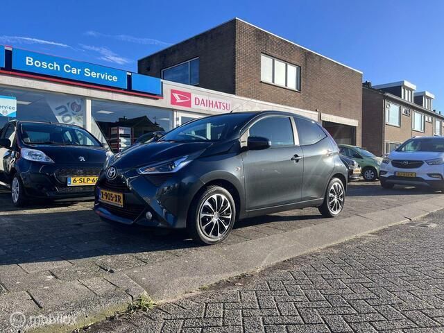 Grijs Gebruikt 2019 Toyota Aygo X-cite Hatchback | € 14.750 (Eerlijke prijs) - Afbeelding 1/4