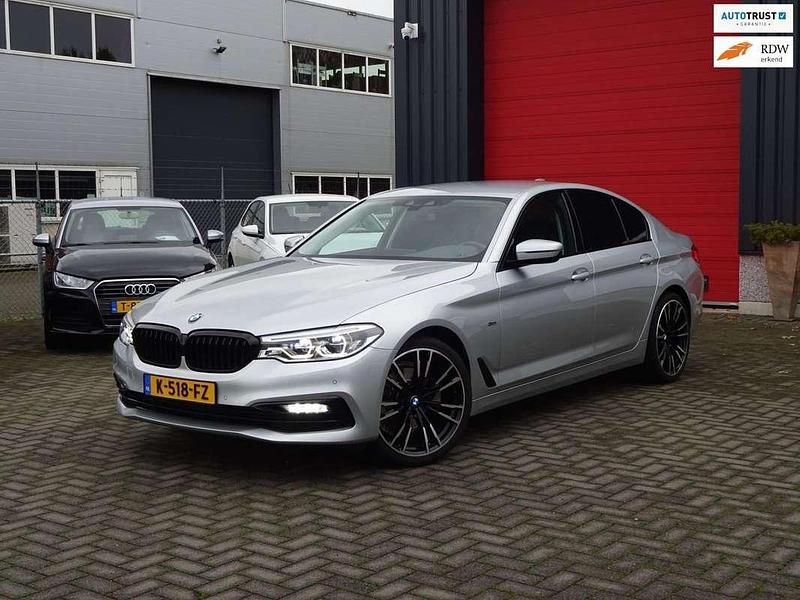 Grijs Gebruikt 2018 BMW 520 Sport Line Sedan | € 20.499 (Super prijs) - Afbeelding 1/4
