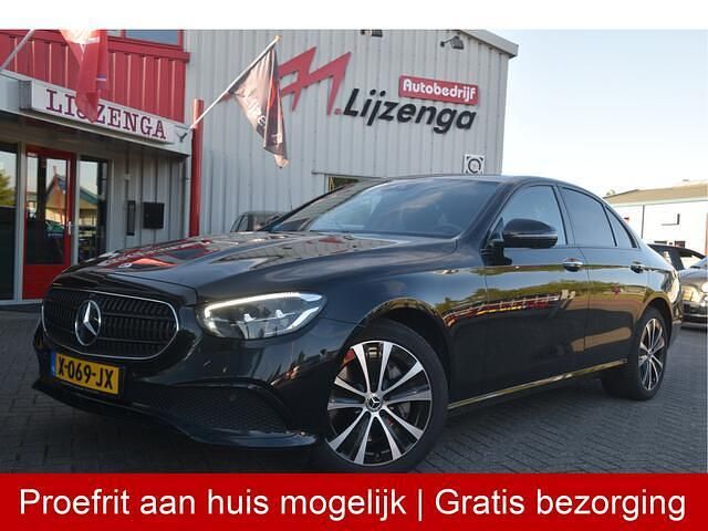 Zwart Gebruikt 2022 Mercedes E300 Avantgarde Sedan | € 39.950 (Super prijs) - Afbeelding 1/4
