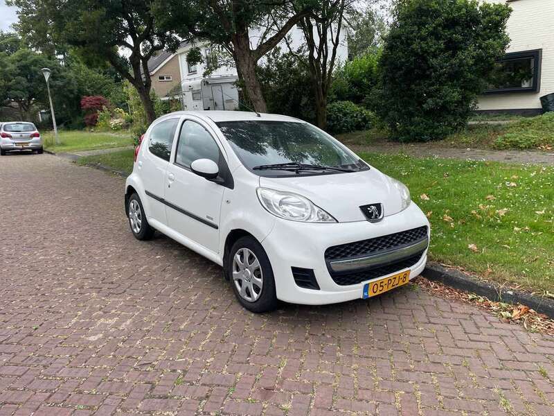 Wit Gebruikt 2011 Peugeot 107 Hatchback | € 2.150 (Goede deal) - Afbeelding 1/4