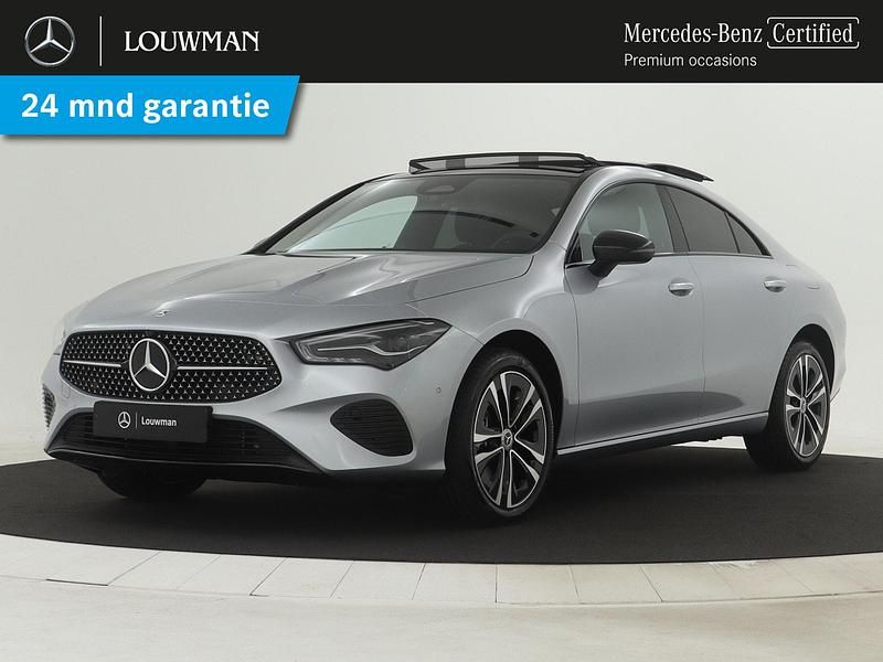 Zilver Gebruikt 2025 Mercedes CLA250 Edition Sedan | € 44.250 (Iets duurder) - Afbeelding 1/4