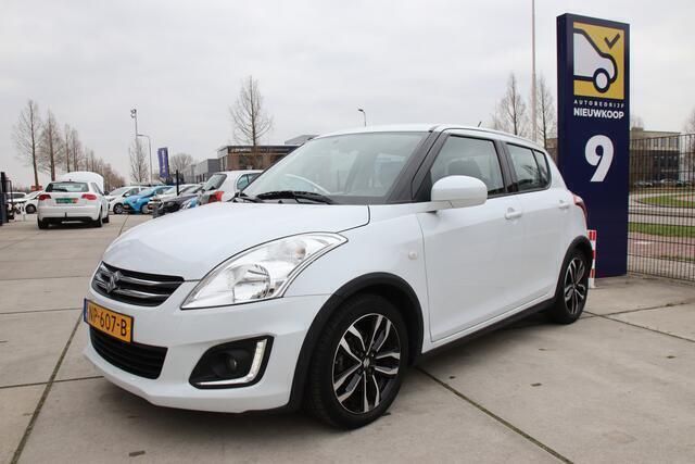 Wit, metallic lak Gebruikt 2017 Suzuki Swift Style Hatchback | € 11.748 (Goede deal) - Afbeelding 1/4