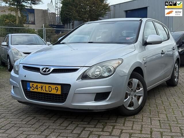 Grijs Gebruikt 2010 Hyundai i30 Active Hatchback | € 1.650 (Goede deal) - Afbeelding 1/4