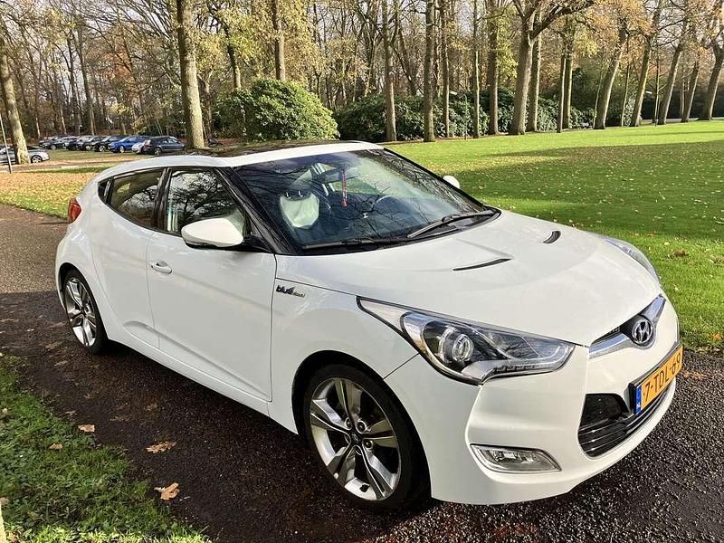 Wit Occasion 2013 Hyundai Veloster Hatchback | € 11.950 (Duur) - Afbeelding 1/4