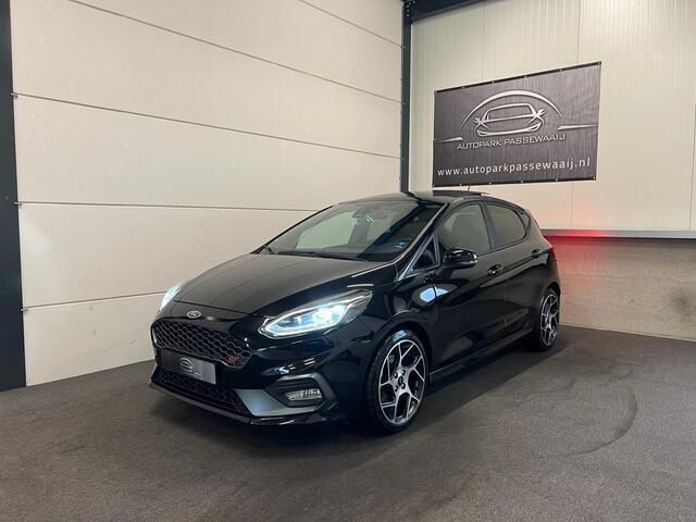 Zwart Gebruikt 2018 Ford Fiesta ST Hatchback | € 17.450 (Goede deal) - Afbeelding 1/4