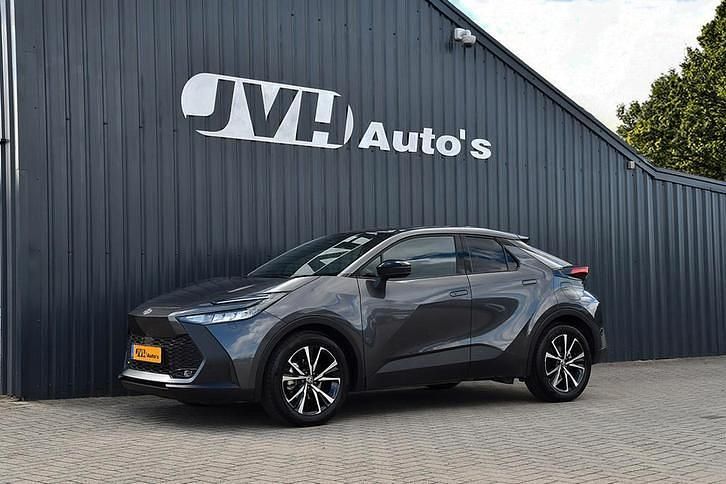 Grijs Occasion 2025 Toyota C-HR SUV | € 29.750 (Super prijs) - Afbeelding 1/4