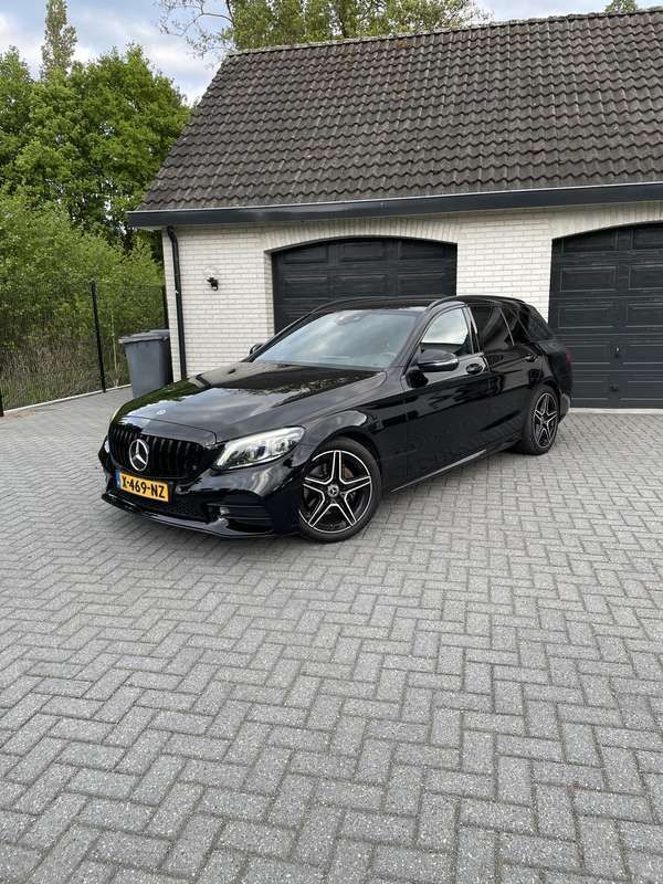 Zwart Gebruikt 2020 Mercedes C180 AMG Stationwagen | € 25.950 (Super prijs) - Afbeelding 1/4