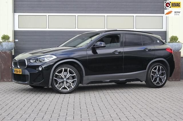 Zwart Gebruikt 2018 BMW X2 Executive SUV | € 24.900 (Eerlijke prijs) - Afbeelding 1/4