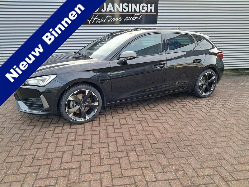Zwart Occasion 2023 Cupra Leon VZ Hatchback | € 22.495 (Eerlijke prijs) - Afbeelding 1/4