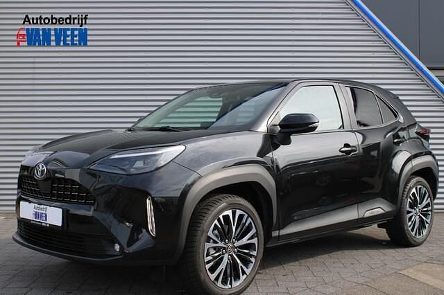 Zwart Gebruikt 2022 Toyota Yaris Executive MPV | € 27.945 - Afbeelding 1/4