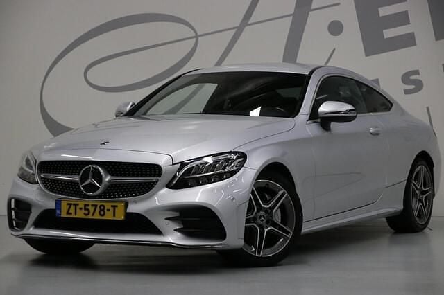 Grijs Gebruikt 2019 Mercedes C180 AMG Coupé | € 26.950 (Eerlijke prijs) - Afbeelding 1/4