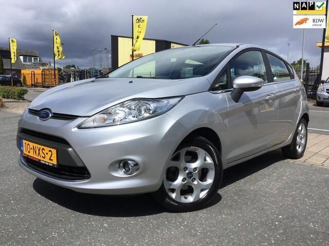 Grijs Gebruikt 2010 Ford Fiesta Titanium Hatchback | € 4.499 (Eerlijke prijs) - Afbeelding 1/4