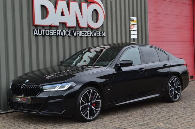 Zwart Gebruikt 2020 BMW 530e M Sport Sedan | € 42.950 - Afbeelding 1/4
