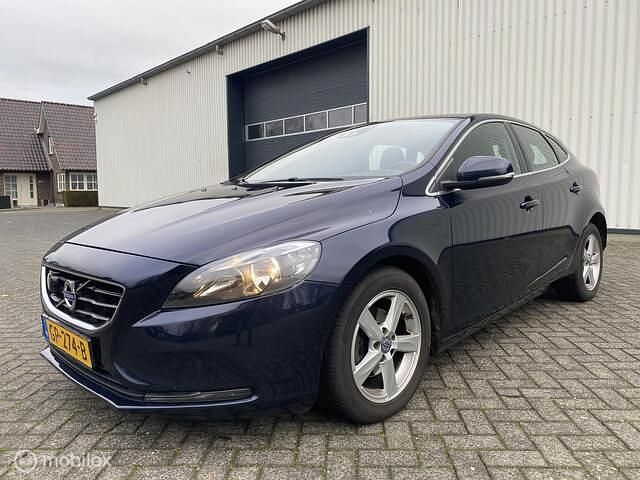 Blauw Gebruikt 2015 Volvo V40 Momentum Hatchback | € 5.450 (Goede deal) - Afbeelding 1/4