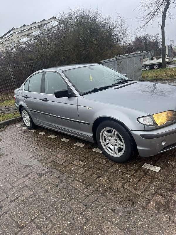 Grijs Occasion 2004 BMW 316 Sedan | € 1.250 (Goede deal) - Afbeelding 1/4