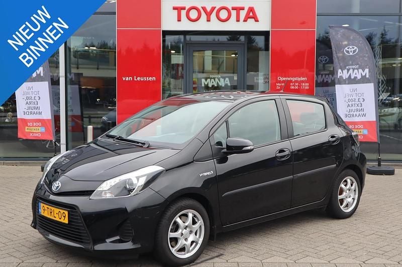 Zwart Gebruikt 2014 Toyota Yaris Hybrid Hatchback | € 11.890 (Eerlijke prijs) - Afbeelding 1/4