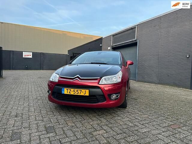 Rood Occasion 2009 Citroën C4 Prestige Hatchback | € 1.950 (Eerlijke prijs) - Afbeelding 1/4