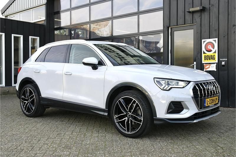 Wit Gebruikt 2020 Audi Q3 Business SUV | € 28.589 - Afbeelding 1/4