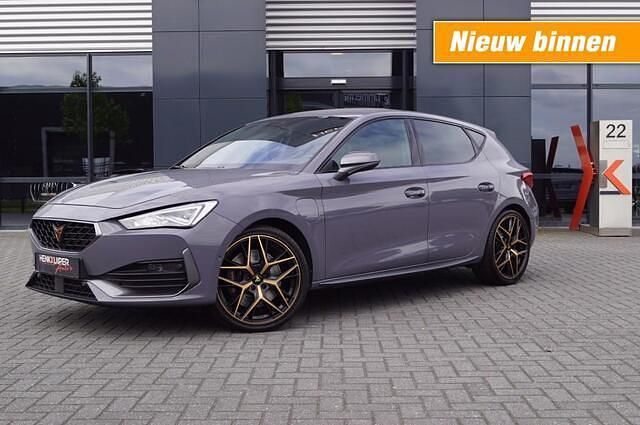 Grijs Gebruikt 2022 Cupra Leon VZ Hatchback | € 26.950 (Eerlijke prijs) - Afbeelding 1/4