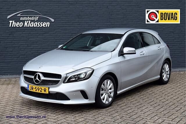 Grijs Gebruikt 2016 Mercedes A180 Ambition Hatchback | € 15.950 (Eerlijke prijs) - Afbeelding 1/4