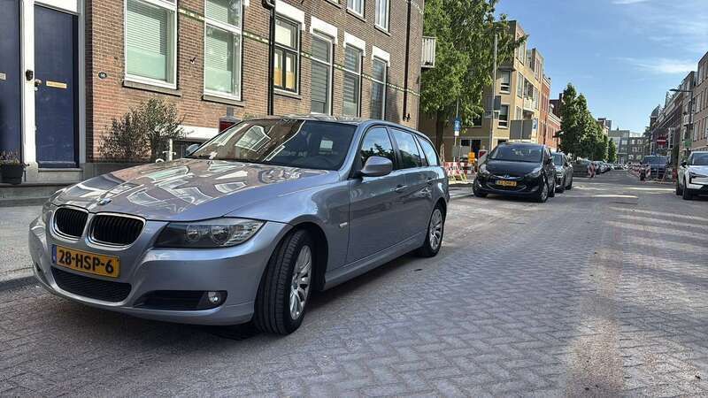Zilver Gebruikt 2009 BMW 320 Stationwagen | € 2.850 (Super prijs) - Afbeelding 1/4