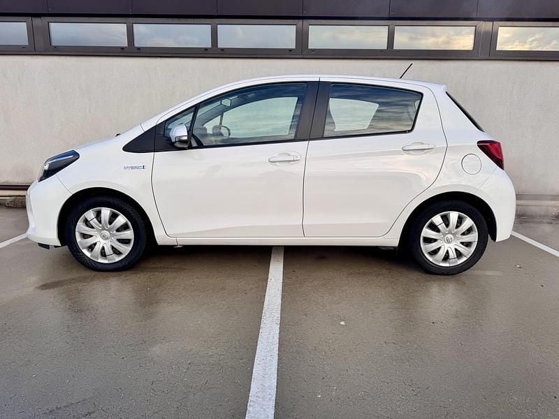 Wit Gebruikt 2015 Toyota Yaris Hybrid Hatchback | € 10.949 (Super prijs) - Afbeelding 1/2
