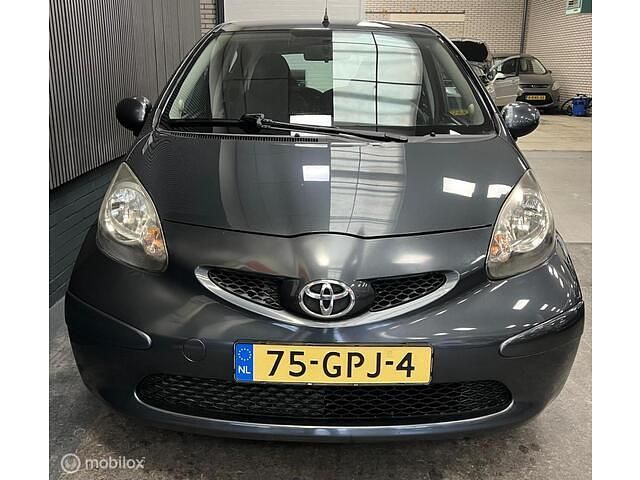 Occasion Toyota Aygo 68 PK (50 kW) 2008 Grijs Hatchback