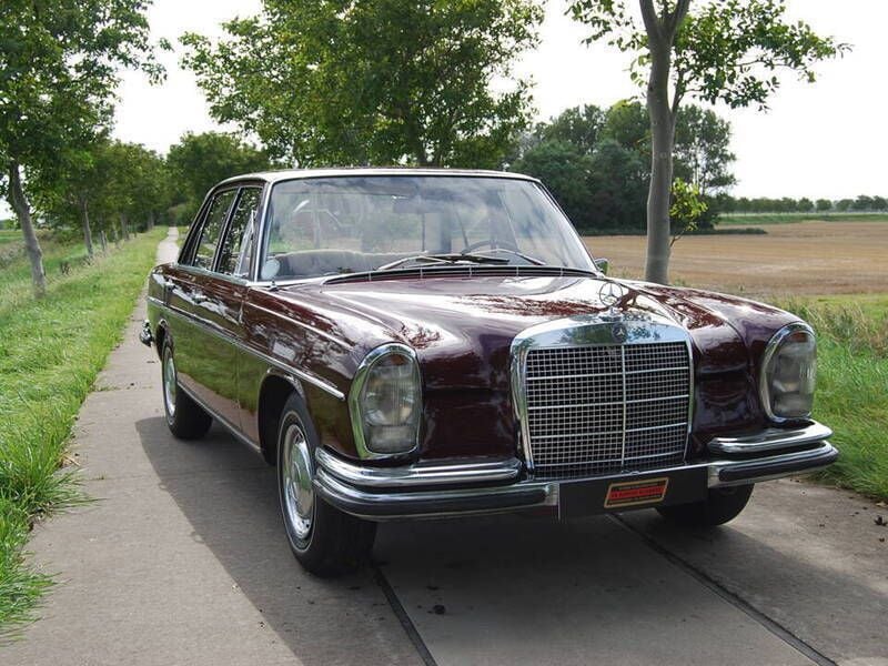 Rood Gebruikt 1968 Mercedes 280 SE Sedan | € 17.500 - Afbeelding 1/4