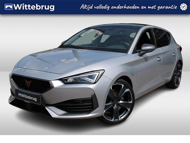 Zilver, metallic lak Gebruikt 2022 Cupra Leon VZ Hatchback | € 28.450 (Eerlijke prijs) - Afbeelding 1/2