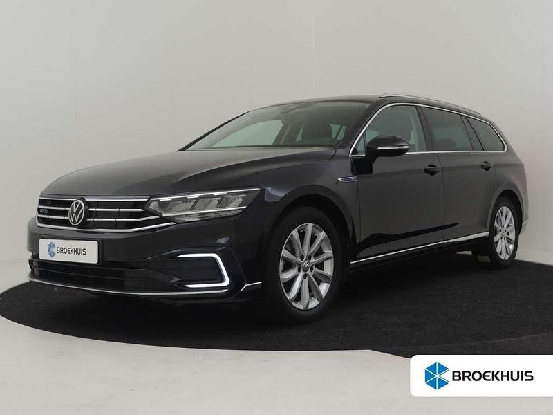 Zwart Gebruikt 2021 VW Passat Business Stationwagen | € 24.900 (Eerlijke prijs) - Afbeelding 1/4