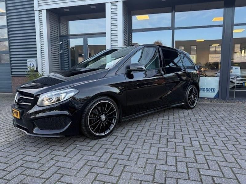 Zwart Gebruikt 2017 Mercedes B180 Ambition MPV | € 16.950 (Eerlijke prijs) - Afbeelding 1/4