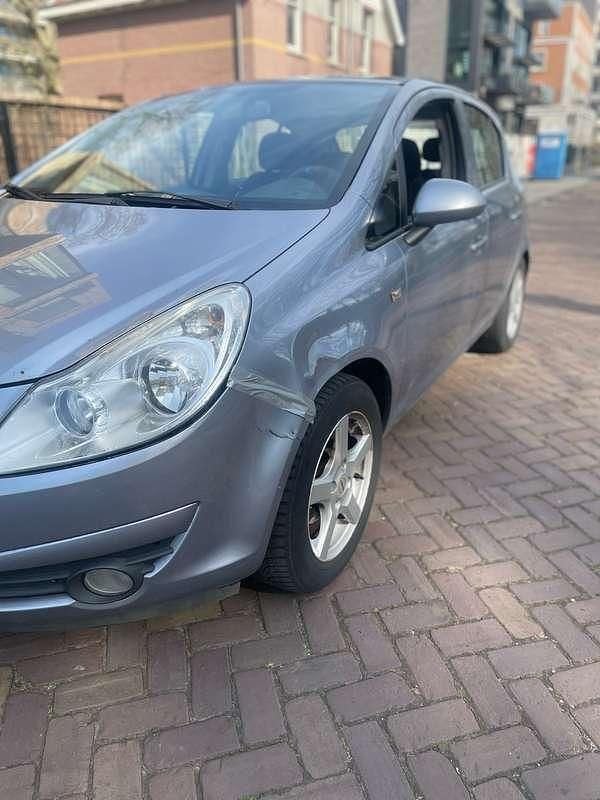 Grijs Gebruikt 2008 Opel Corsa Enjoy MPV | € 2.350 (Eerlijke prijs) - Afbeelding 1/4