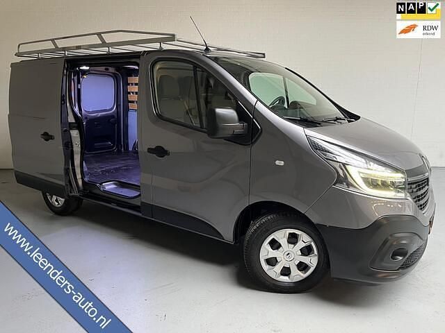 Grijs (metallic) Gebruikt 2020 Renault Trafic Komfort MPV | € 17.450 - Afbeelding 1/4