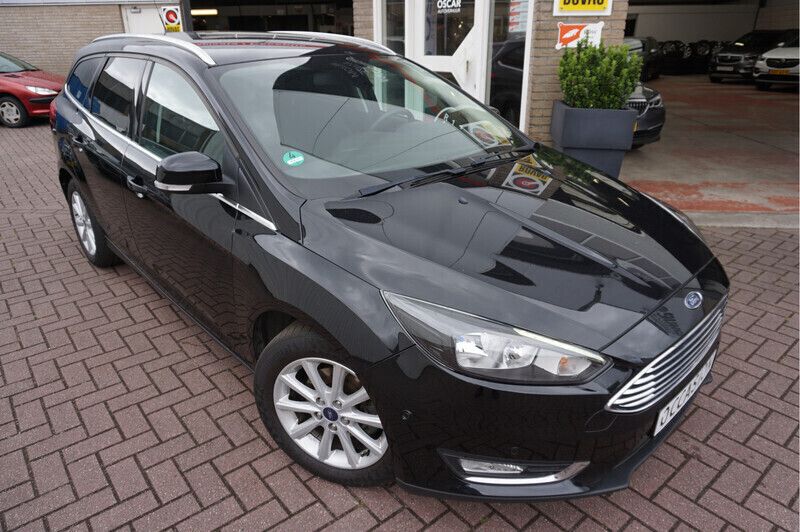 Zwart Gebruikt 2015 Ford Focus Titanium Stationwagen | € 11.285 (Iets duurder) - Afbeelding 1/4