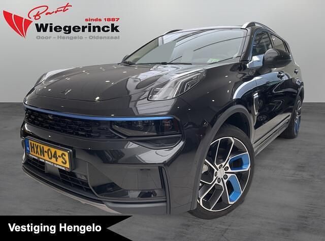 Zwart, metallic lak Gebruikt 2023 Lynk & Co 01 SUV | € 27.898 (Eerlijke prijs) - Afbeelding 1/4