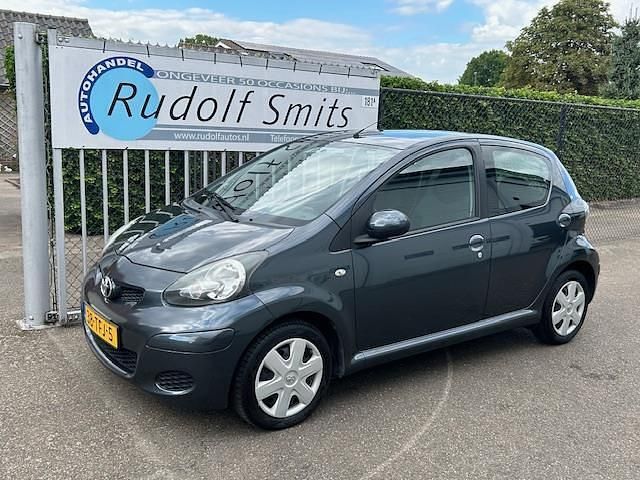 Grijs Gebruikt 2012 Toyota Aygo Comfort Hatchback | € 2.490 (Eerlijke prijs) - Afbeelding 1/4