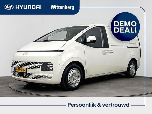 Wit Occasion 2024 Hyundai Staria MPV | € 25.870 - Afbeelding 1/3