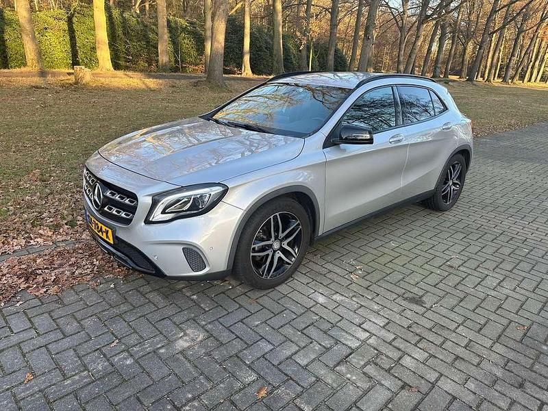Zilver Gebruikt 2017 Mercedes GLA180 Premium Plus SUV | € 18.500 (Eerlijke prijs) - Afbeelding 1/4