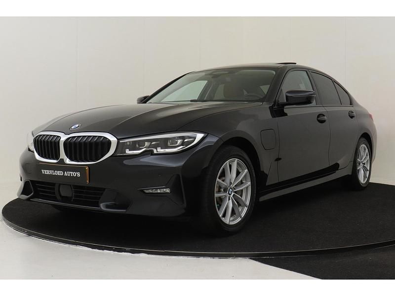 Zwart Gebruikt 2020 BMW 330 Executive Sedan | € 31.890 (Eerlijke prijs) - Afbeelding 1/4