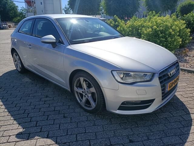 Grijs Gebruikt 2014 Audi A3 Sportback Ambition Hatchback | € 7.450 (Eerlijke prijs) - Afbeelding 1/4