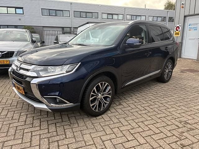 Blauw Gebruikt 2017 Mitsubishi Outlander Instyle SUV | € 17.950 (Eerlijke prijs) - Afbeelding 1/4