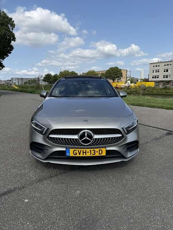 Grijs Gebruikt 2020 Mercedes A250 Style Sedan | € 32.500 (Eerlijke prijs) - Afbeelding 1/4