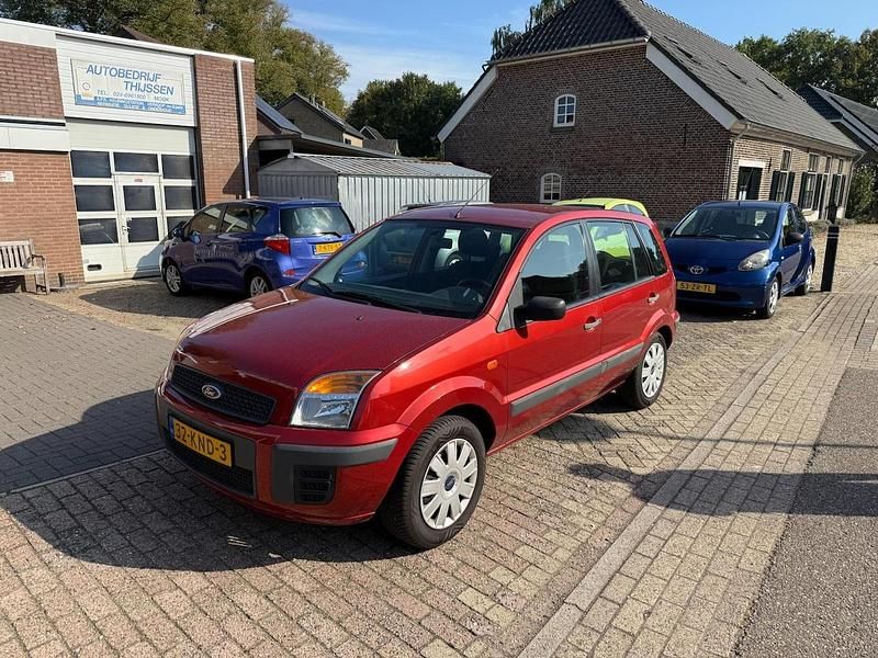 Rood Gebruikt 2010 Ford Fusion Cool & Sound Edition MPV | € 4.250 (Iets duurder) - Afbeelding 1/4