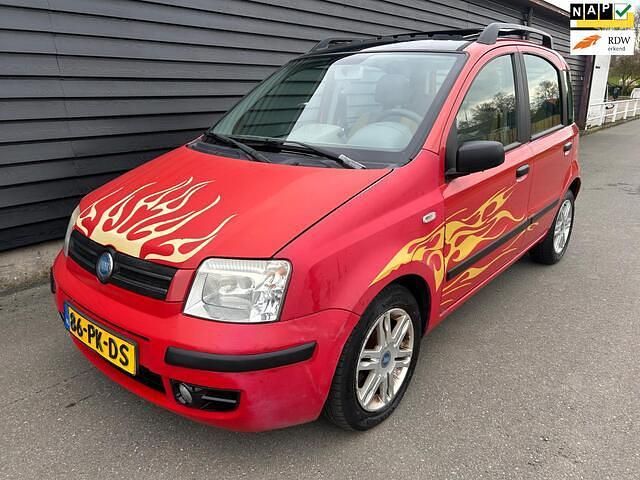 Rood Gebruikt 2004 Fiat Panda Emotion Hatchback | € 1.495 (Goede deal) - Afbeelding 1/4