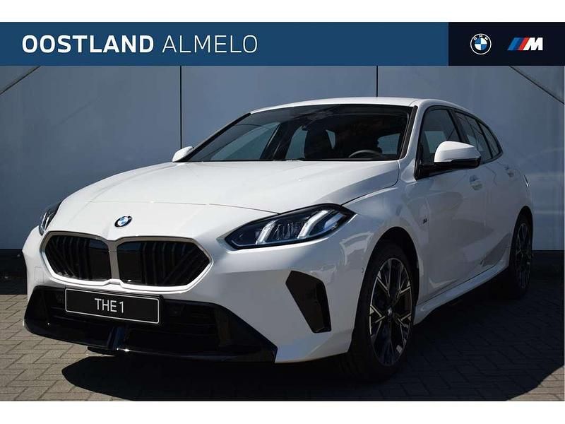 Wit Nieuw 2025 BMW 120 M Sport Hatchback | € 44.742 (Super prijs) - Afbeelding 1/4